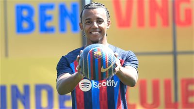 كوندي: فضلت برشلونة على تشيلسي.. وتشافي كان أحد أسباب قدومي إلى هنا