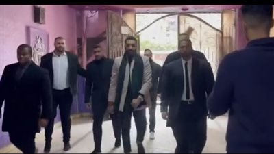 بالبودي جارد.. معلم يثير الجدل بترويجه للدروس الخصوصية لطلاب الثانوية لعام 2023 | فيديو