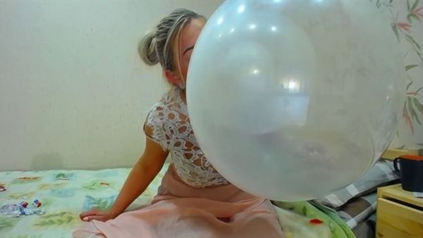 جولز تنفخ الفقاعات