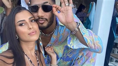 الفنان يتجاهل والفتاة توضح.. القصة الكاملة لـ صورة محمد رمضان مع الإسرائيلية: كان لطيفا ولم يرفض طلبي