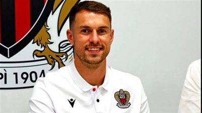 رسيمًا.. نادي نيس الفرنسي يعلن تعاقده مع آرون رامزي