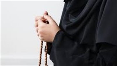 يمنعها من الاكتحال ولبس المصبوغ.. الإفتاء توضح حكمة إحداد المرأة على زوجها المتوفى وكيفيته