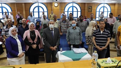 محافظ المنيا يسلم 253 مشروعا تنمويا بمختلف المجالات لدعم الشباب والسيدات المعيلات