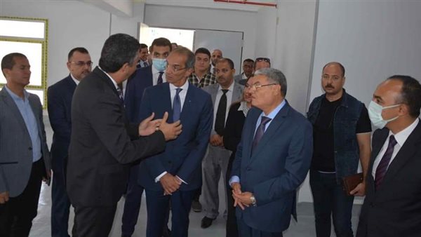 وزير الاتصالات ومحافظ