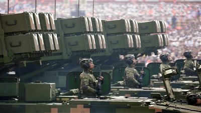 تصعيد سياسي وحشد عسكري.. من يتفوق في صراع أمريكا والصين؟ | أرقام