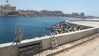 بنسبة تنفيذ 95%.. مدير آثار الإسكندرية يتفقد مشروعات الحماية البحرية لقلعة قايتباي