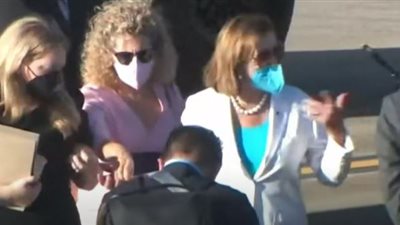 بيلوسي تغادر تايوان بعد زيارة هددت باندلاع حرب صينية أمريكية.. تفاصيل رحلة رئيسة النواب الأمريكي