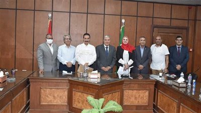 محافظ المنيا يتواصل مع رئيس هيئة التأمين الصحي بشأن تأخر تشغيل جهاز قسطرة القلب 