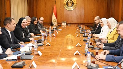 وزيرة الصناعة: نسعى لتأهيل الشباب لسوق العمل ومشروعات سلاسل القيمة