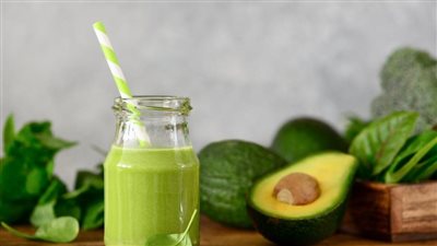 يحمي القلب وينشط الذاكرة.. فوائد وطريقة عمل عصير الأفوكادو في البيت