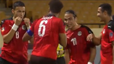 على طريقة شيكابالا وزيزو.. لاعبو منتخب الشباب يحتفلون أمام الجزائر 