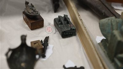  قبل عرضها رسميًا.. ننشر القطع الأثرية المعدنية بالمتحف المصري الكبير | صور 