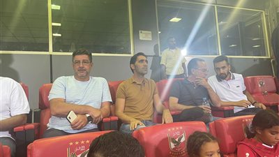 فيتوريا وجهاز منتخب مصر يتابعون مباراة الأهلي وفاركو من مقصورة استاد السلام | صور