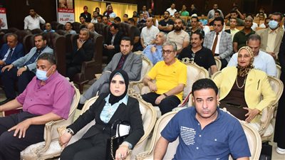 محافظ الفيوم يكرم أبطال العالم في رفع الأثقال