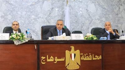  بعد مصرع 17 شخصًا.. محافظ سوهاج يكلف بوضع علامات ضوئية ولوحات إرشادية مرورية بالطريق الصحراوي الغربي 