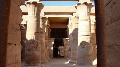 ضم جميع أرباب مصر القديمة.. تعرف على معبد هيبيس بالواحات 