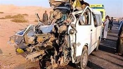 مصرع شخص وإصابة 12 آخرين في حادث تصادم سيارتين على الطريق الصحراوي الغربي بسوهاج