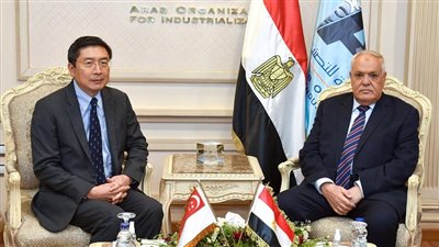 رئيس العربية للتصنيع يبحث مع سفير دولة سنغافورة بالقاهرة تعزيز آليات التعاون وجذب الاستثمارات