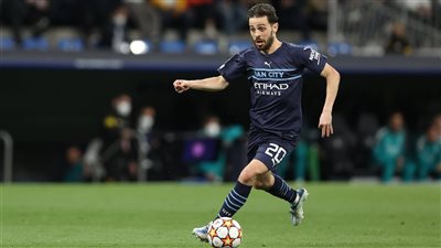 بيرناردو سيلفا يقرر الاستمرار مع مانشستر سيتي