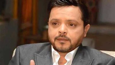 محمد هنيدي يعلن تقديم شخصية رمضان مبروك أبو العلمين حمودة على المسرح 