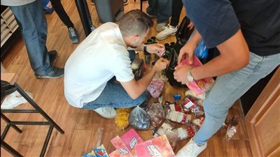 إعدام 925 لتر مشروبات غازية وعصائر بحملة لمراقبة الأغذية بالعريش │ صور