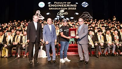 جامعة مصر للعلوم والتكنولوجيا تقيم حفلا لتخريج الدفعة 23 بكلية الهندسة | صور 