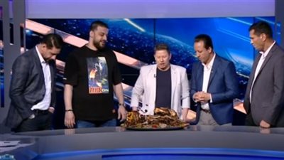 بسبب الزمالك.. رضا عبد العال يوفي بوعده ويعزم إسلام صادق على خروف| فيديو