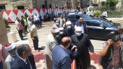وصول وزير الأوقاف ومحافظ القاهرة ونقيب الأشراف لمسجد فاطمة النبوية استعدادًا لافتتاحه | صور