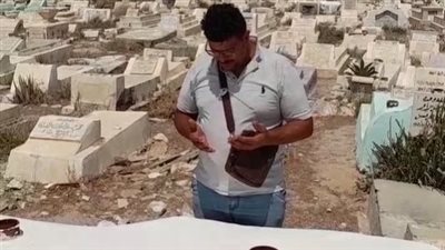 شقيق يوسف أشيك بائع فريسكا أمام قبره يناشد المسؤولين بصرف معاش لـ أسرته | بث مباشر 