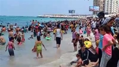 تزايد الإقبال من المصطافين على الشواطئ.. والإسكندرية تسجل نسب إشغال كاملة | بث مباشر 