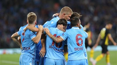 بمشاركة تريزيجيه.. طرابزون يفوز على إسطنبول سبور بثنائية في الدوري التركي