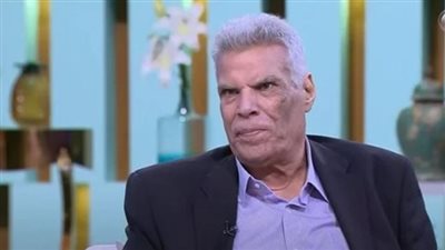 الكاتب إبراهيم عبد المجيد يبكي أثناء حديثه عن الأديب الراحل نجيب محفوظ 