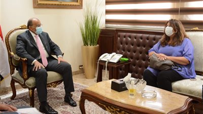 وزير التنمية المحلية يبحث مع وفد برنامج الأمم المتحدة للمستوطنات البشرية ملفات التعاون المشترك