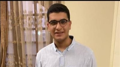 تحملت الكثير بعد وفاة والدي.. الرابع على الثانوية العامة بالمنوفية يهدي النجاح لوالدته | صور