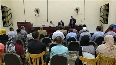 القوى العاملة: تسليم ماكينات خياطة بالوادي الجديد لخريجي التدريب على مهنة التفصيل والحياكة 