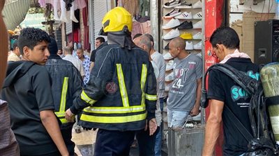 السيطرة على حريق في محالات تجارية بالعتبة | صور 