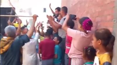  بالزغاريد والرقص والطبل.. قرية الرابع مكرر بالثانوية العامة بأسيوط تحتفل بتفوقه | فيديو