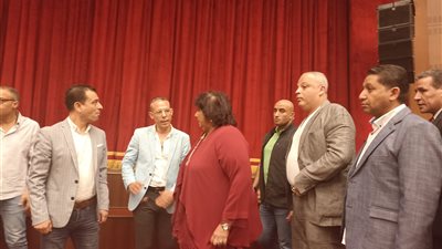 وزيرة الثقافة تشهد فعاليات صيف بلدنا في الإسكندرية وتسلم شهادات ابدأ حلمك