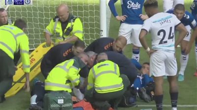 بعد خروجه بجهاز تنفس صناعي.. إيفرتون يعلن آخر تطورات إصابة بين جودفري