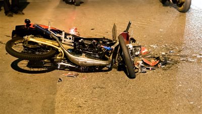 مصرع عامل في حادث تصادم سيارة ملاكي ودراجة بخارية بسوهاج