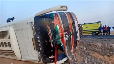 مصري و12 سودانيًا.. تفاصيل إصابة 13 شخصًا في انقلاب اتوبيس بأسوان | أسماء 