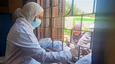 توقيع الكشف الطبى المجاني على 1991 من أهالي أسوان