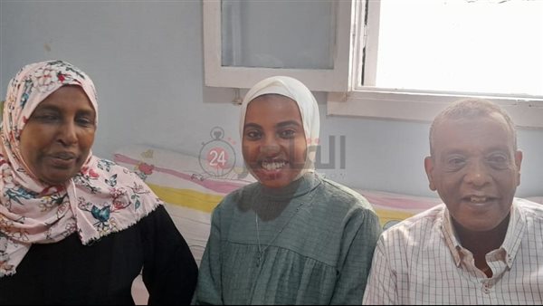 الطالبة واسرتها 