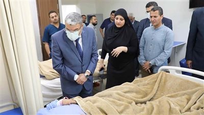 محافظ المنيا يتابع الحالة العامة لمصابي حادث تصادم سيارتين بمستشفى سمالوط التخصصي