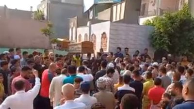 كانوا رايحين يصيفوا.. تشييع جثامين أسرة توفيت بحادث انقلاب سيارة في جنوب سيناء | بث مباشر