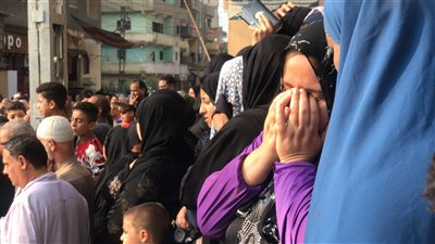 بالبكاء.. تشيع جثامين زوج وزوجة وابنتهما ضحايا حادث انقلاب سيارة بجنوب سيناء