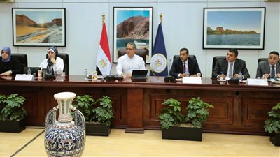  وزير السياحة يناقش استعدادات وتحضيرات بدء موسم العمرة الجديد | صور 