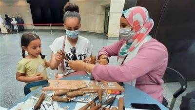 المتحف القومي للحضارة ينظم ورشة تراثية عن فن الأويما | صور 