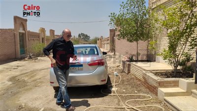 شقيق سمير غانم يزور قبر دلال عبد العزيز في الذكرى السنوية الأولى لرحيلها | بث مباشر