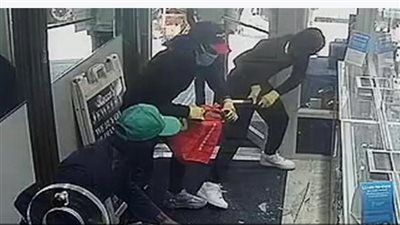  سرقة محل مجوهرات في وضح النهار بمدينة نيويورك الأمريكية| فيديو 